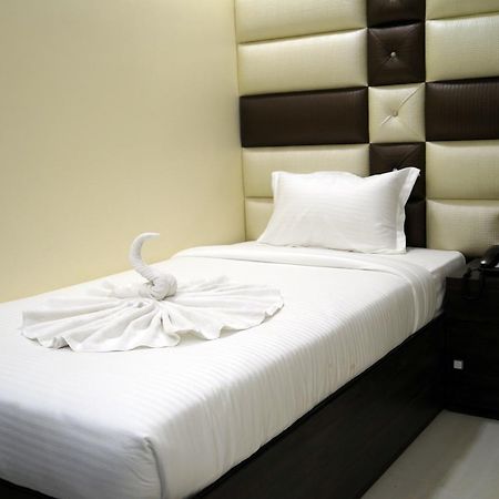 Hotel Silver Arcade Māldah Екстериор снимка