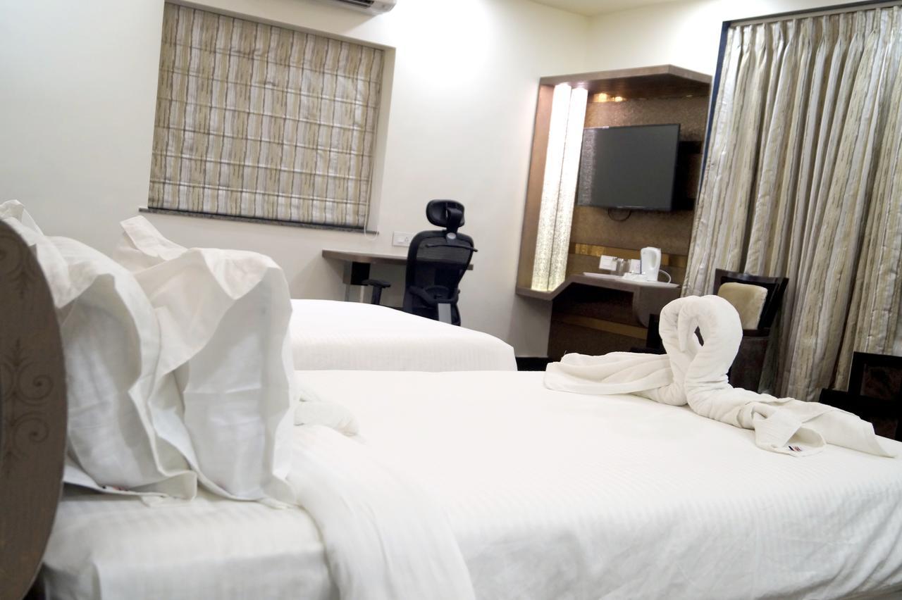 Hotel Silver Arcade Māldah Екстериор снимка