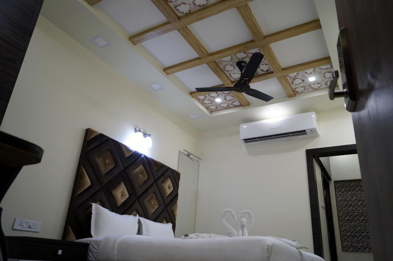 Hotel Silver Arcade Māldah Екстериор снимка