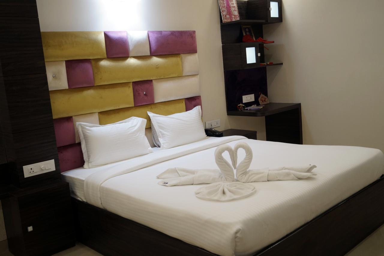 Hotel Silver Arcade Māldah Екстериор снимка