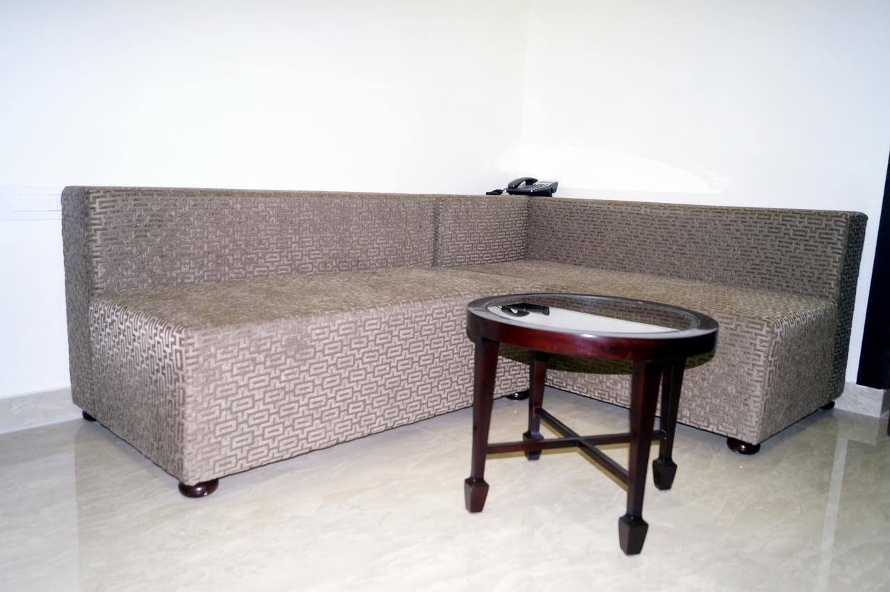 Hotel Silver Arcade Māldah Екстериор снимка