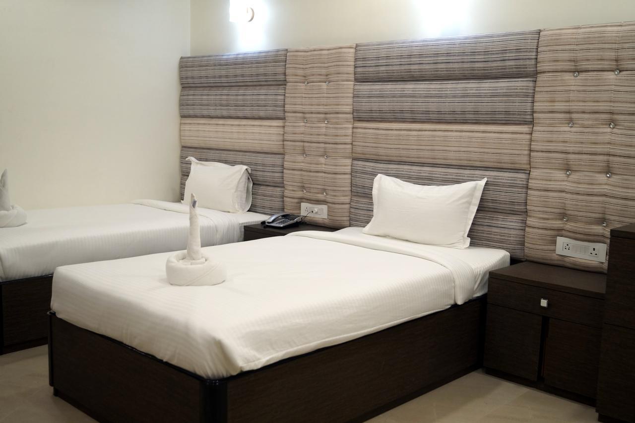 Hotel Silver Arcade Māldah Екстериор снимка